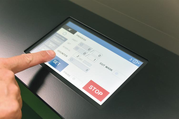 AeroCut X, vollautomatische Rill- und Schneidemaschine 